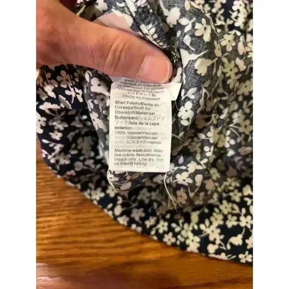 J.Crew XS Navy Floral Blouse Viscose Short Sleeve Light Airy Top Blouse - Picture 4 of 7